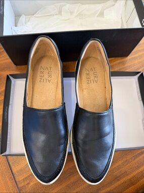 Women’s Size 6 Naturalizer Black Leather Slip-On Loafers with White Sole Trim